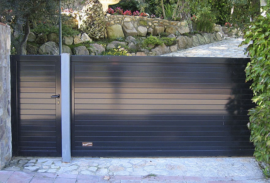 Portón a base de Duelas